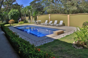 Nicely priced hotel room with 2 beds in Potrero with pool - TV and AC